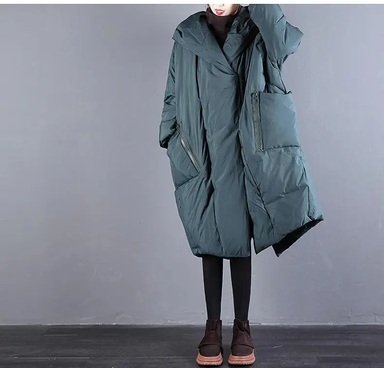 سترة نسائية شتوية أوروبية جديدة لعام 2025 من القطن سترة قطنية فضفاضة بقلنسوة كبيرة الحجم