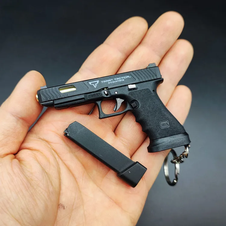 1/3 Mini Pistol Shape Keychain Alloy Gun Model Key Chain Bag Fidget Gadgets Pendant Ornament for Gift for Men Boys