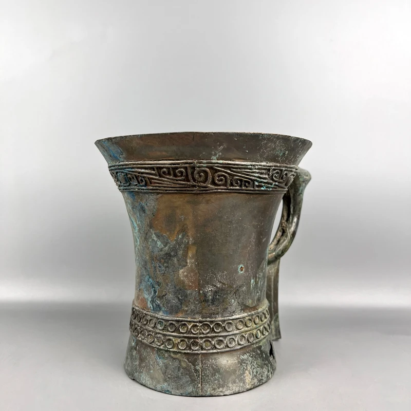 Bronze single cup ear cup, diagonal thunder pattern Gu antique ornament museum, Shaanxi Xianyang Shangjiapo copper cup
