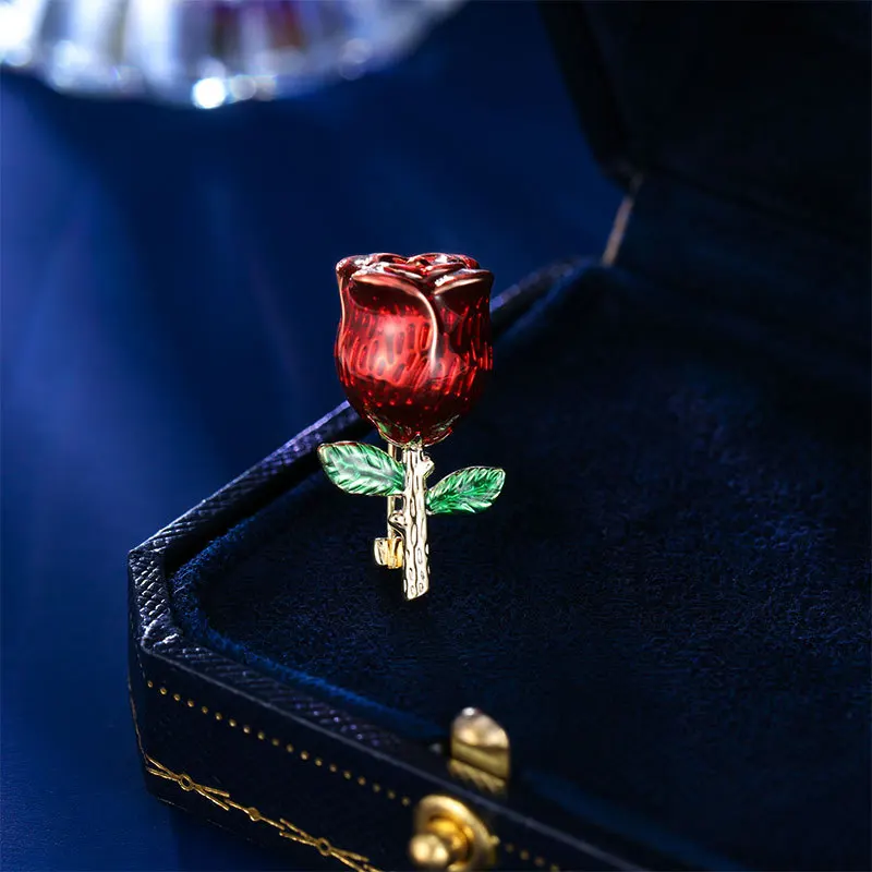 Elegant Vintage Enamel Red Rose Brooch Retro Gold Plated Flower Lapel Pin For Women Suit Dress Scarf Fixing Accessory Party Wedd
