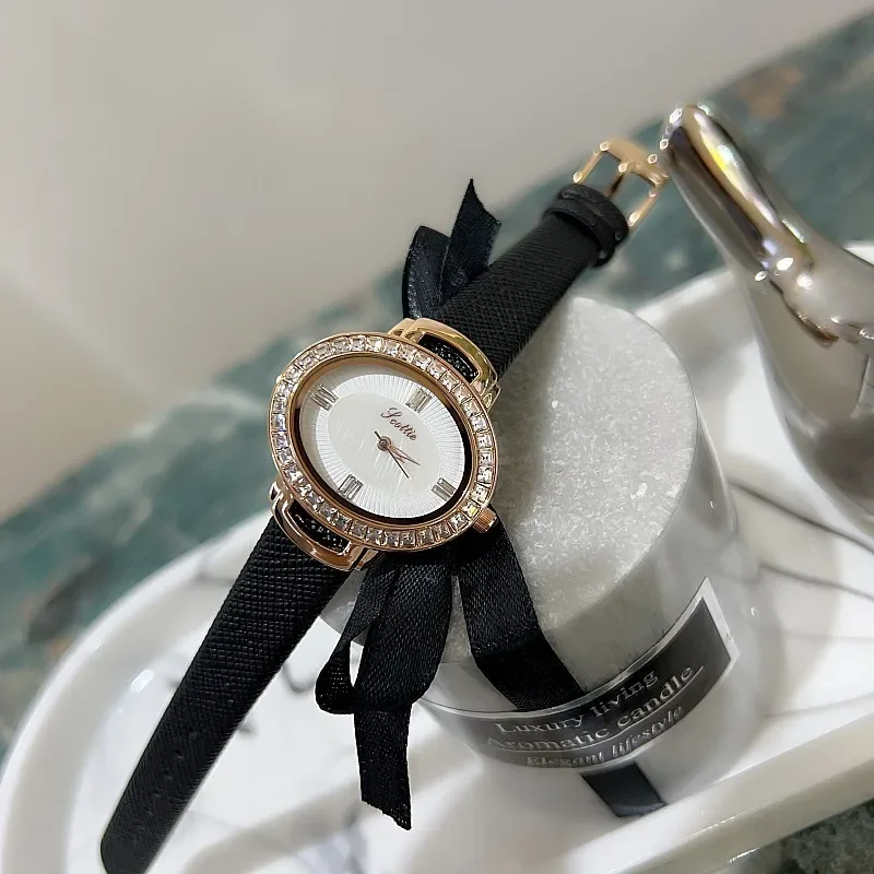 Orologi da donna di moda di lusso Quadrante brillante Qualità di design Orologi da polso al quarzo da donna Orologio in pelle con diamanti in oro rosa Regali