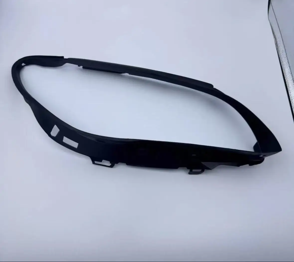 Suitable for BMW 7 Series F01 F02 headlight rubber strip sealing ring, left OE: 63117225237, right OE: 63117225238