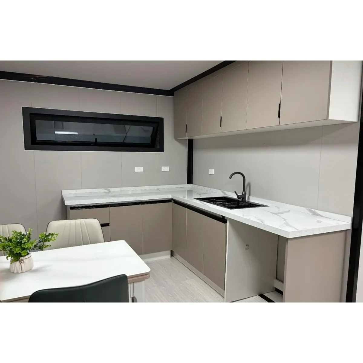 منزل صغير جاهز قابل للتوسيع بطول 40 قدمًا، 3 غرف نوم متنقلة مع مطبخ وحمام