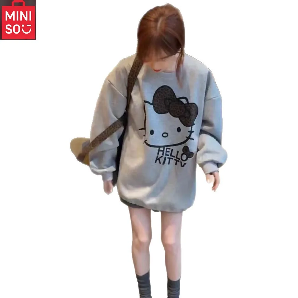 سترة بغطاء للرأس برقبة دائرية مطبوعة برسوم كارتونية أوروبية من MINISO للنساء في خريف 2025، بلوزة كبيرة الحجم جديدة فضفاضة وكسول