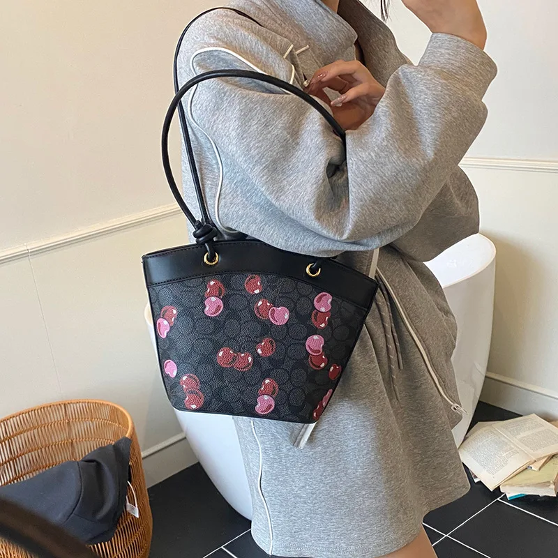 

Женская большая сумка с вишневым принтом 2025 года — сумка через плечо большой вместимости