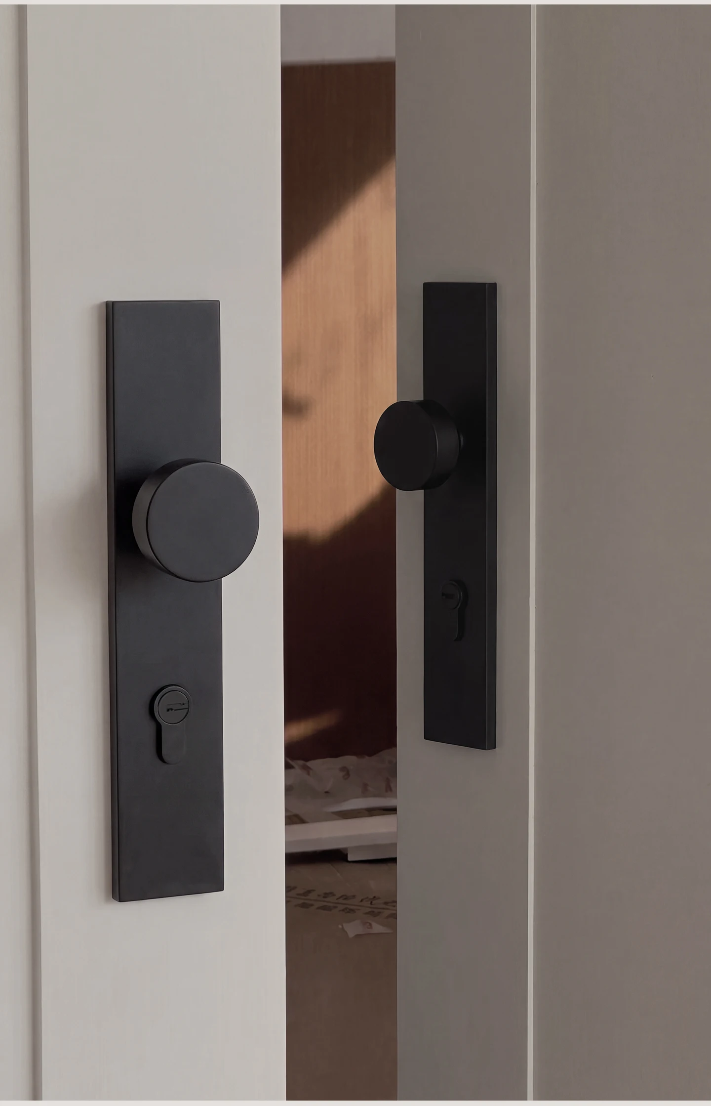 DOOROOM Messing-Türschloss-Set, schwarze integrierte Schlosspaneele, Innentürschloss, dekoratives Schloss, Durchgangsschloss, Türgriff – Detail 3