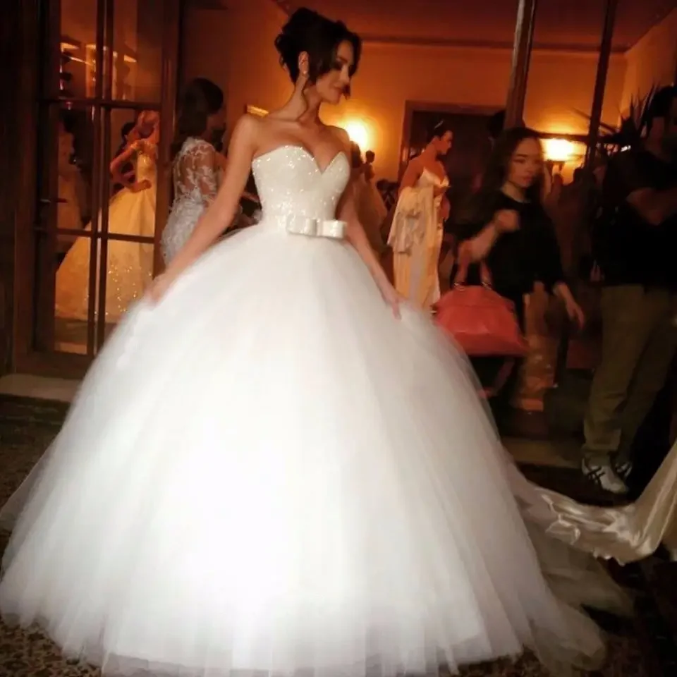 Customized Saudi Arabia Crystal Beaded White Ball Gown Puffy Princess Wedding Dress Plus Size Western Bride