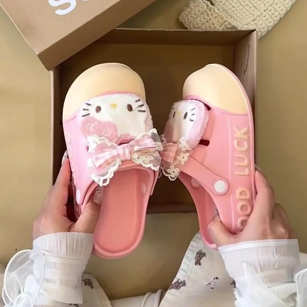 

Sanrio 2022, милые туфли с отверстиями «Hello Kitty», тапочки на толстой подошве с героями мультфильмов, женские нескользящие тапочки в стиле аниме, милые сандалии Kawaii для девочек