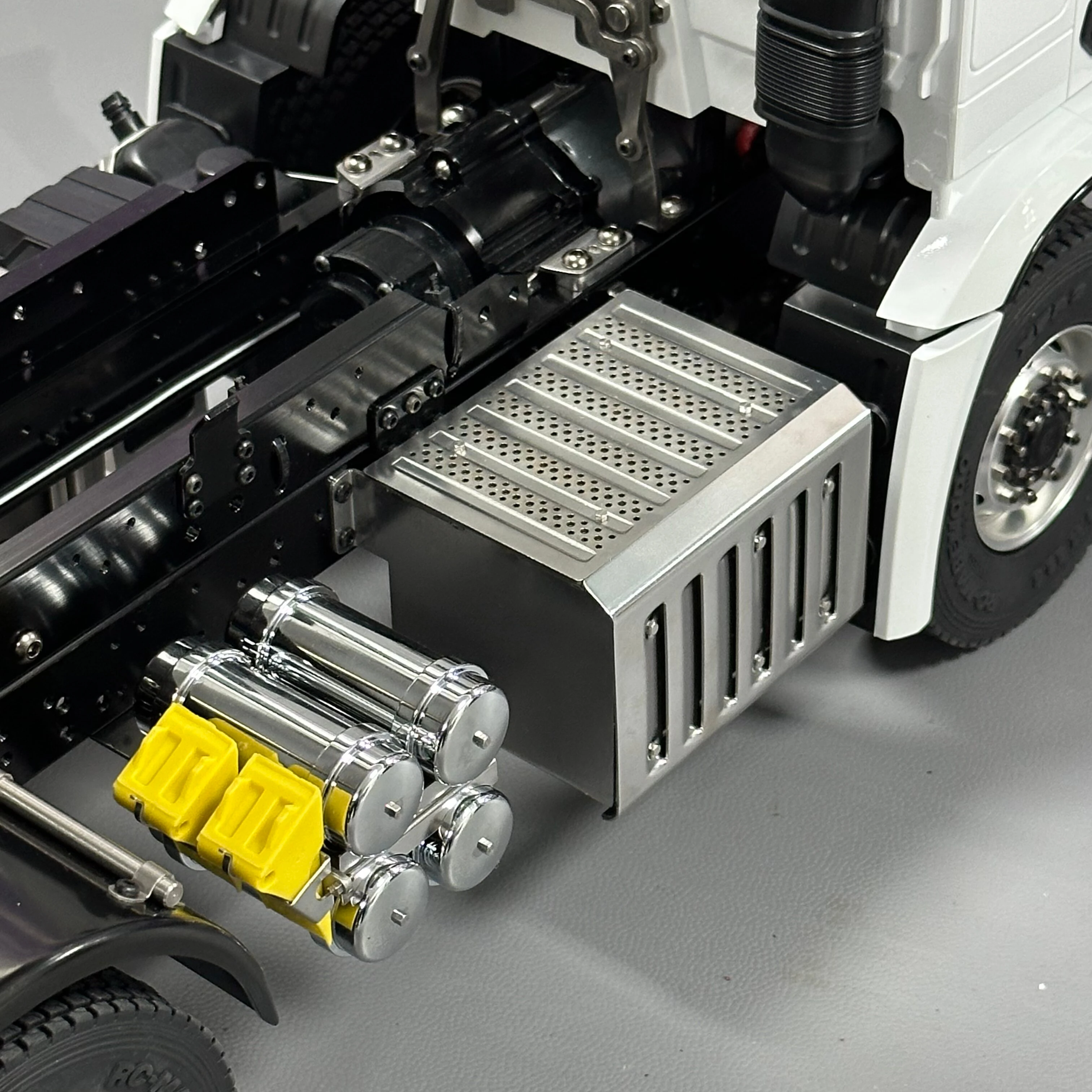 1 Stück Metall-Gastank für 1/14 Tamiya RC Truck Auto für BENZ ACRTOS AROCS 3363 1851 DIY-Teile Spielzeug – Detail 6