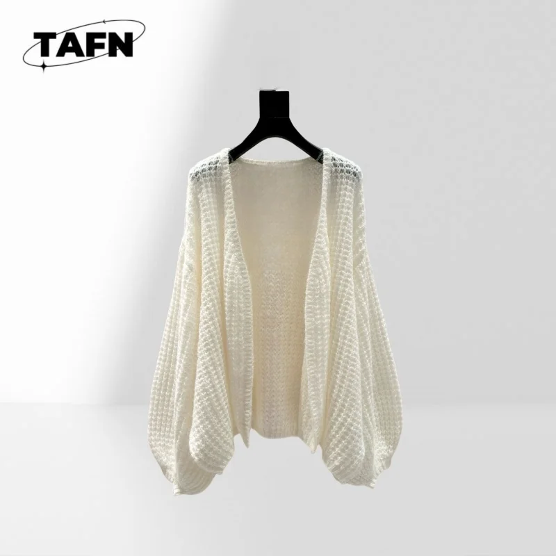

Women's Vintage Style Cashmere Cardigan – Luxurious Warmth for Casual Settings Elegant Design for Casual Comfort AJ2856