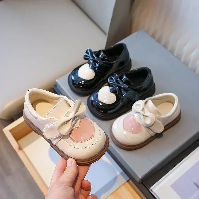 Girls Bowknot Princess Shoes 2026 New Spring Soft Bottom Children Baby Leather Shoes Kids Cute Heart Shape Single Shoes Toddler