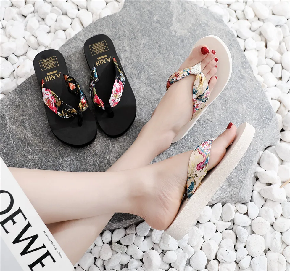 Fashion Lady Slippers Shoes Retro Women Satin Strap Flip Flops Casual Slippers Flat Sandals Beach Open Toe Flat Slippers Slides