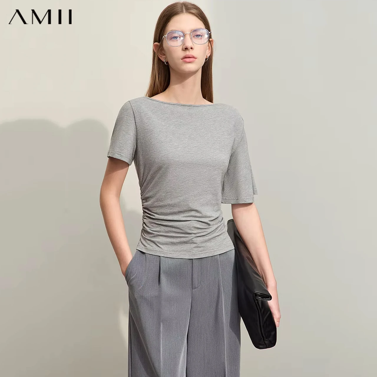T-shirt asymétrique à manches courtes pour femme Amii, nouvelle collection été 2026, en coton extensible froncé et élastique, coupe ajustée, épaules dénudées 12622225