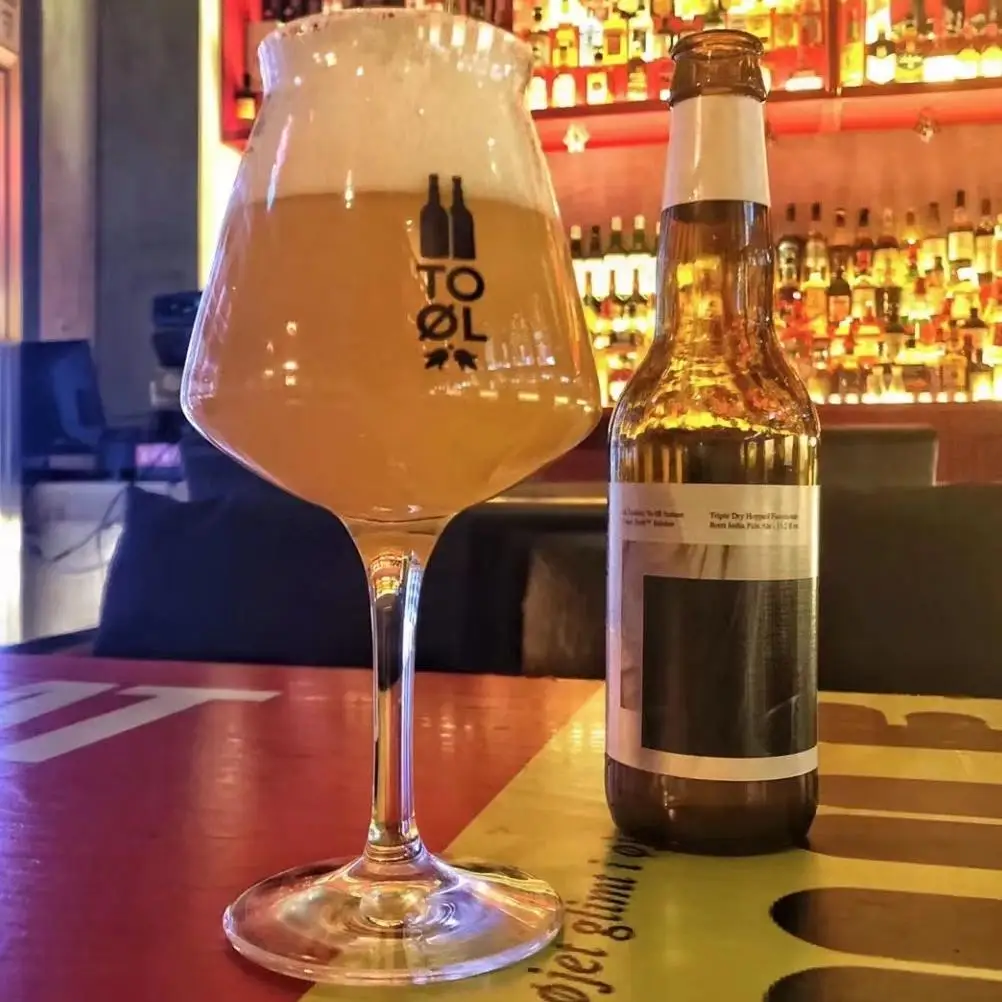 chope-a-biere-en-verre-cristal-Øl-teku-–-qualite-superieure-pour-une-fraicheur-optimale-–-design-transparent-–-qualite-restaurant-–-standard-bar