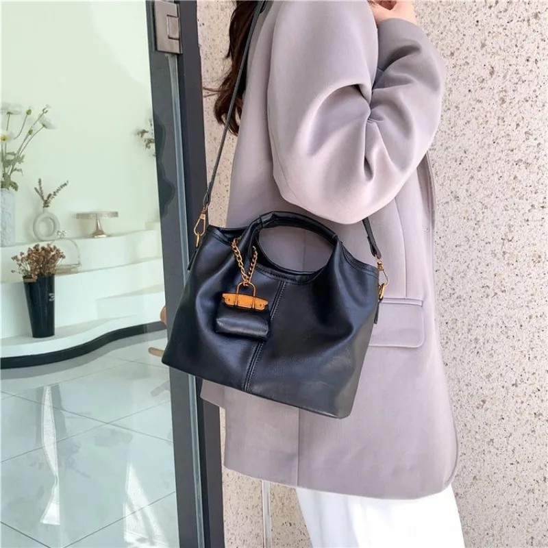 

Luxurious Elegant Shoulder Bag Underarm Crossbody Office Commuting 2025 New Model Exquisite Glamorous Sophisticated