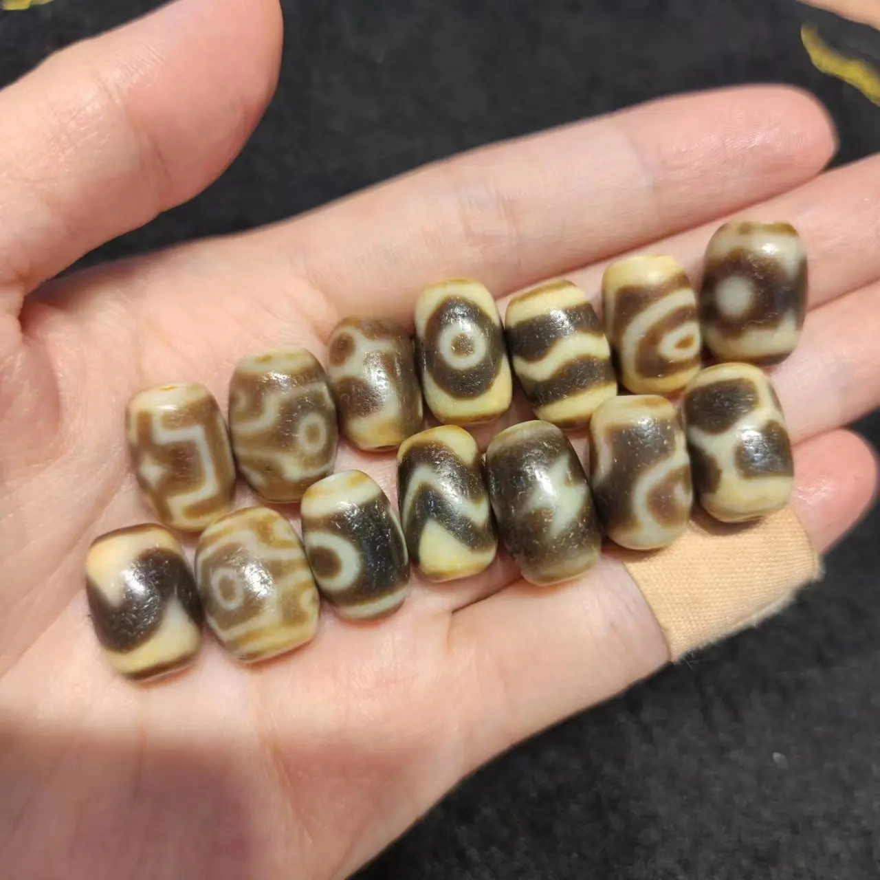 

1pcs/lot natural multi-pattern old agate dzi Yellow teeth Small barrel beads Weathering lines diy Jewelry Ethnography handiwork