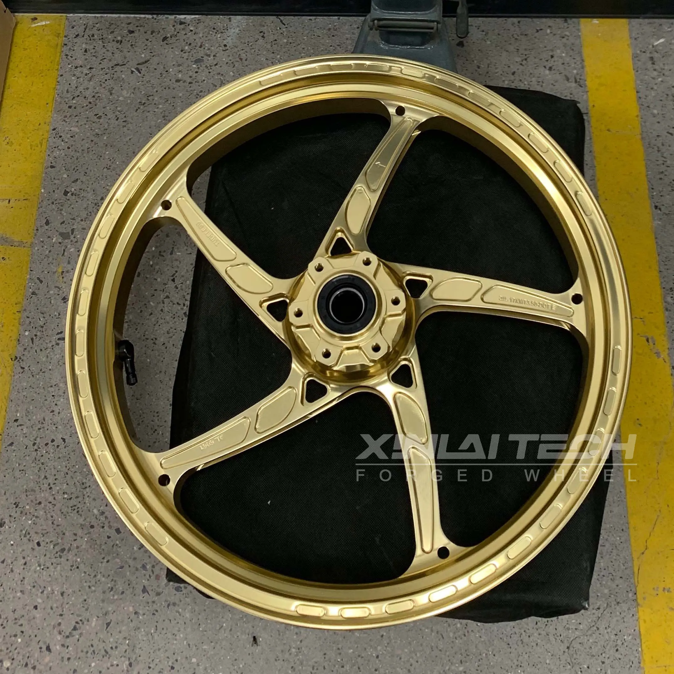 XL Anodized Forged Sport Motorcycle Wheels for Aprilia RSV4 Supermoto Sportbike Wheels Custom Finish Motorcycle Rims