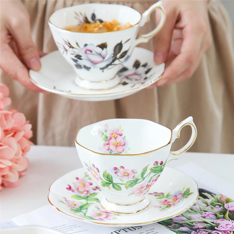 Retro Cup and Saucer Set Ceramic Elegant Flower Coffee Mug Bone China Phnom Penh Creative Afternoontea Black Tea Coffee Utensils