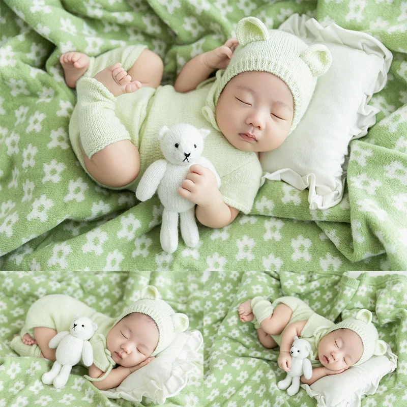 

Bear Doll Newborn Photography Props Baby Knitted Bodysuit with Sock Covers and Hat Flower Blanket Studio Baby Photograpy Costume