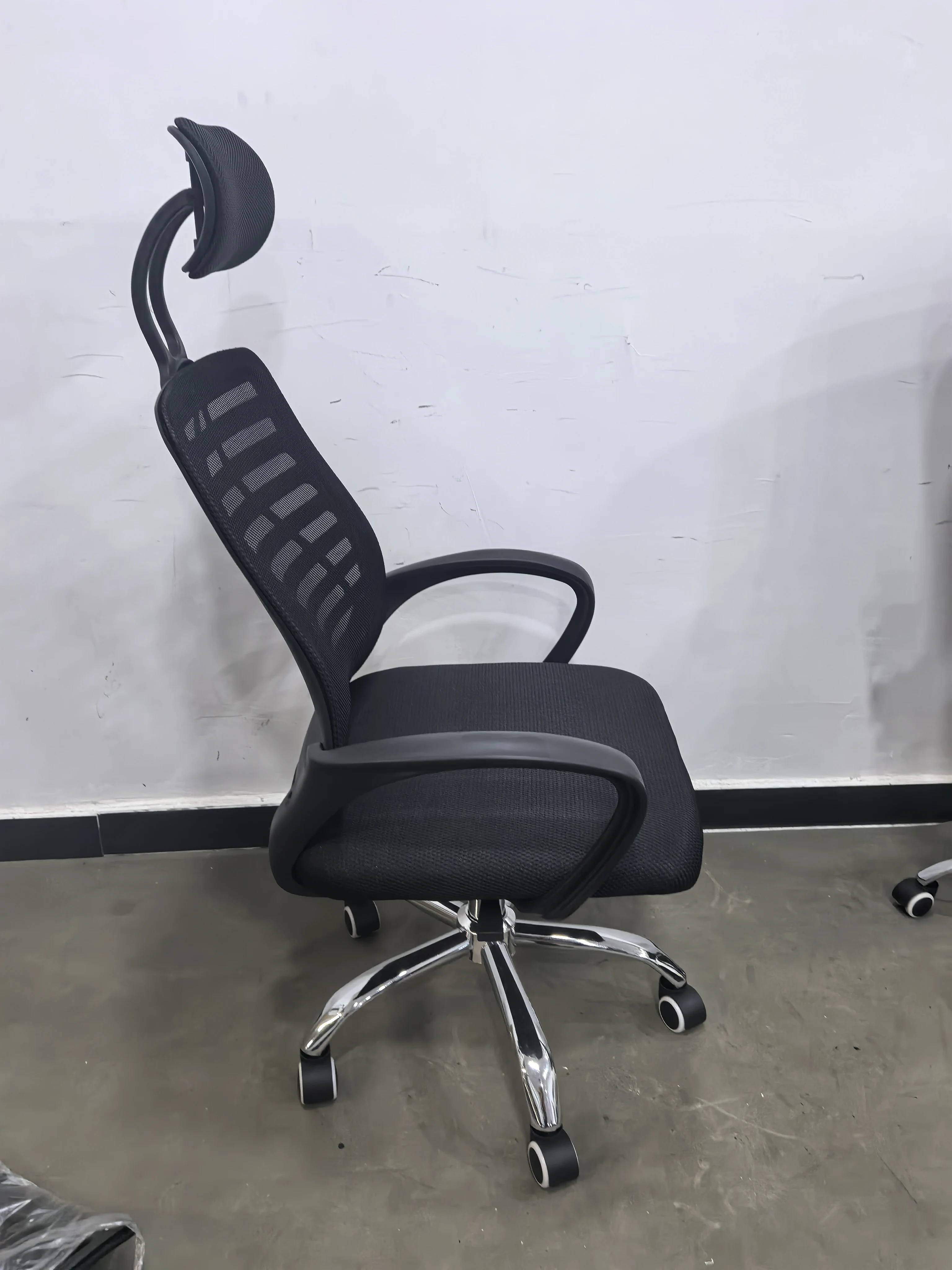 

Executive Mesh Chair with Lumbar Support for Office