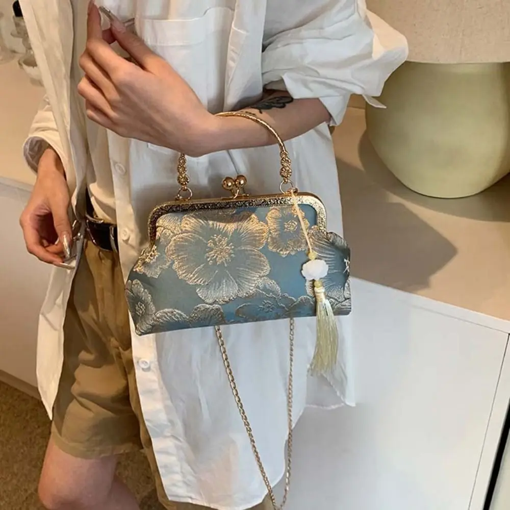 

Cheongsam Accessories Embroidery Banquet Bag Wrist Bag Large Capacity Hanfu Handbag Crossbody Bag Shoulder Bag Ladies Clutch Bag