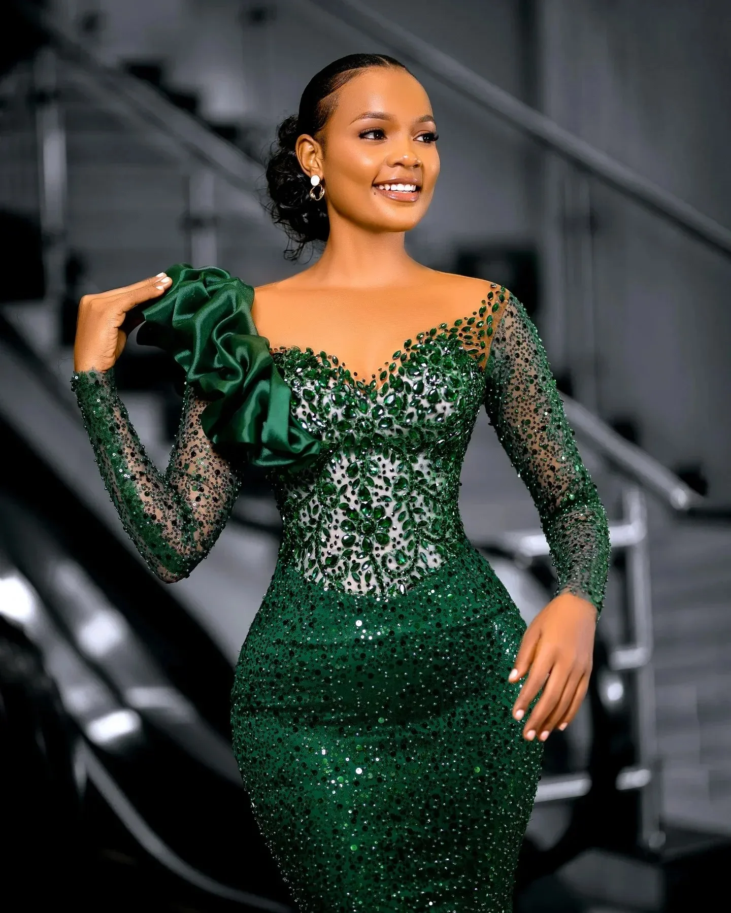 Customized 2026 Elegant Green Mermaid Lace Beaded Women's Evening Dress Sexy Transparent V-neck Formal Occasion Ball Dress