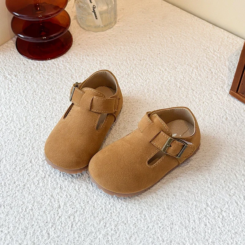 

Модная детская кожаная обувь, туфли на плоской подошве для мальчиков и девочек, Нескользящие милые детские мокасины в стиле ретро, мягкая подошва, новинка 2026, элегантные на липучке