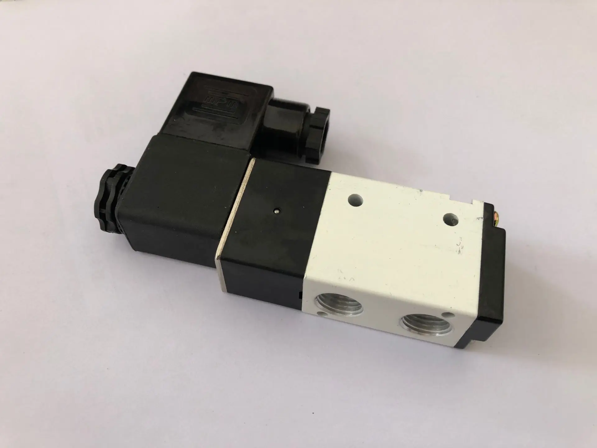 3 Way 2 Position Airtac Electric Solenoid Valve 3V210-08 1/4\