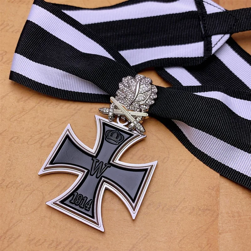 Prussian RK Medal Pins German Iron Cross Badge Knight's Medal Diamond Studded Silver Oak Leaf Neck Ribbonmedal Badges