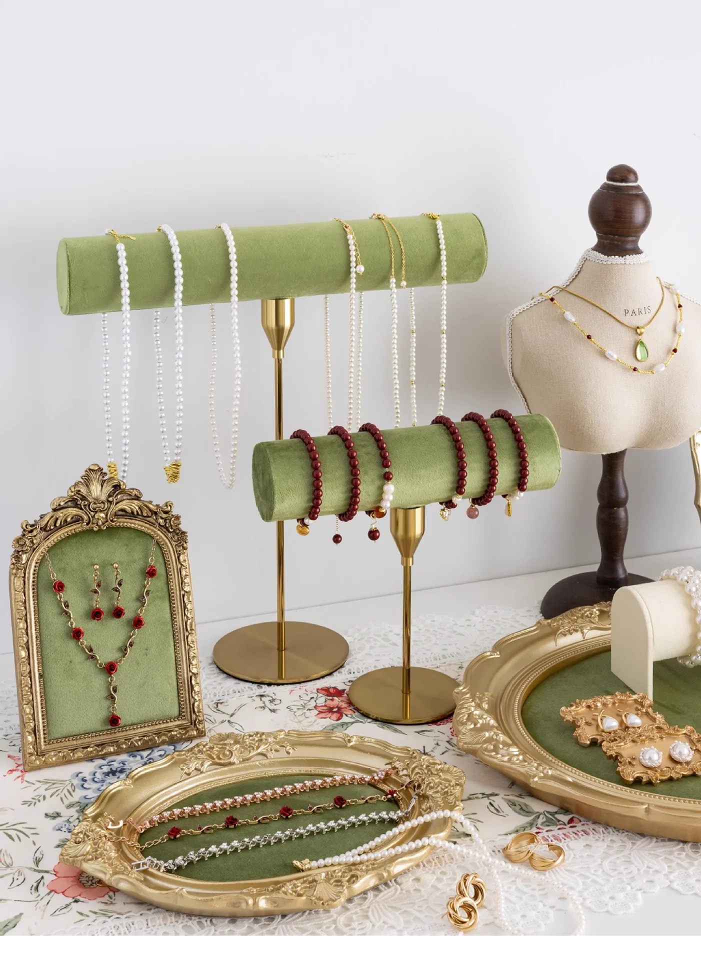 مجموعة حامل عرض المجوهرات بإطار ذهبي عتيق، قلادة مخملية خضراء، حامل وسوار، إكسسوارات القرط، صينية تنظيم