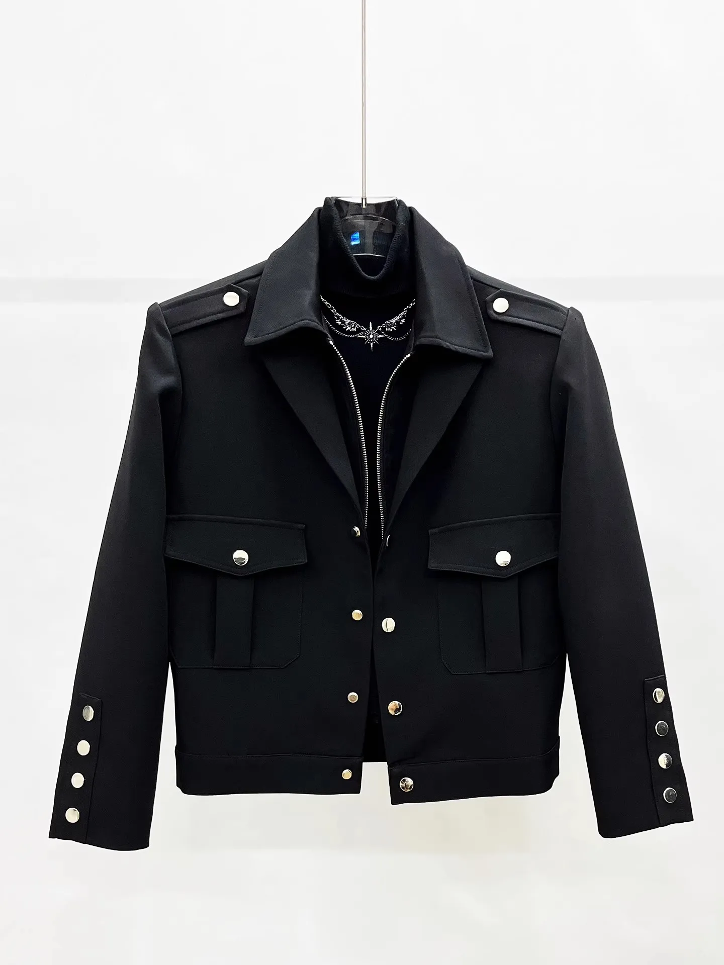 เสื้อโค้ทผู้ชายแฟชั่นฤดูใบไม้ร่วงฤดูหนาว แบบมีปกสีดำ ดีไซน์หรูหรา น้ำหนักเบา สไตล์ลำลองแบบเกาหลี