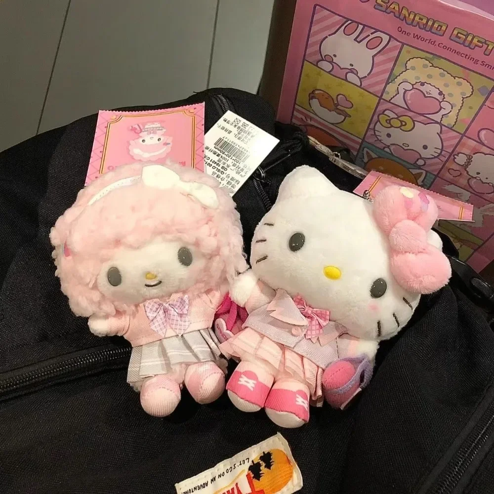 ของแท้ Hello Kitty Plush ของเล่น Miniso อะนิเมะสีชมพูชุดกระเป๋าเป้สะพายหลังจี้ตุ๊กตาน่ารักตุ๊กตา Filled พวงกุญแจคริสต์มาสของขวัญ