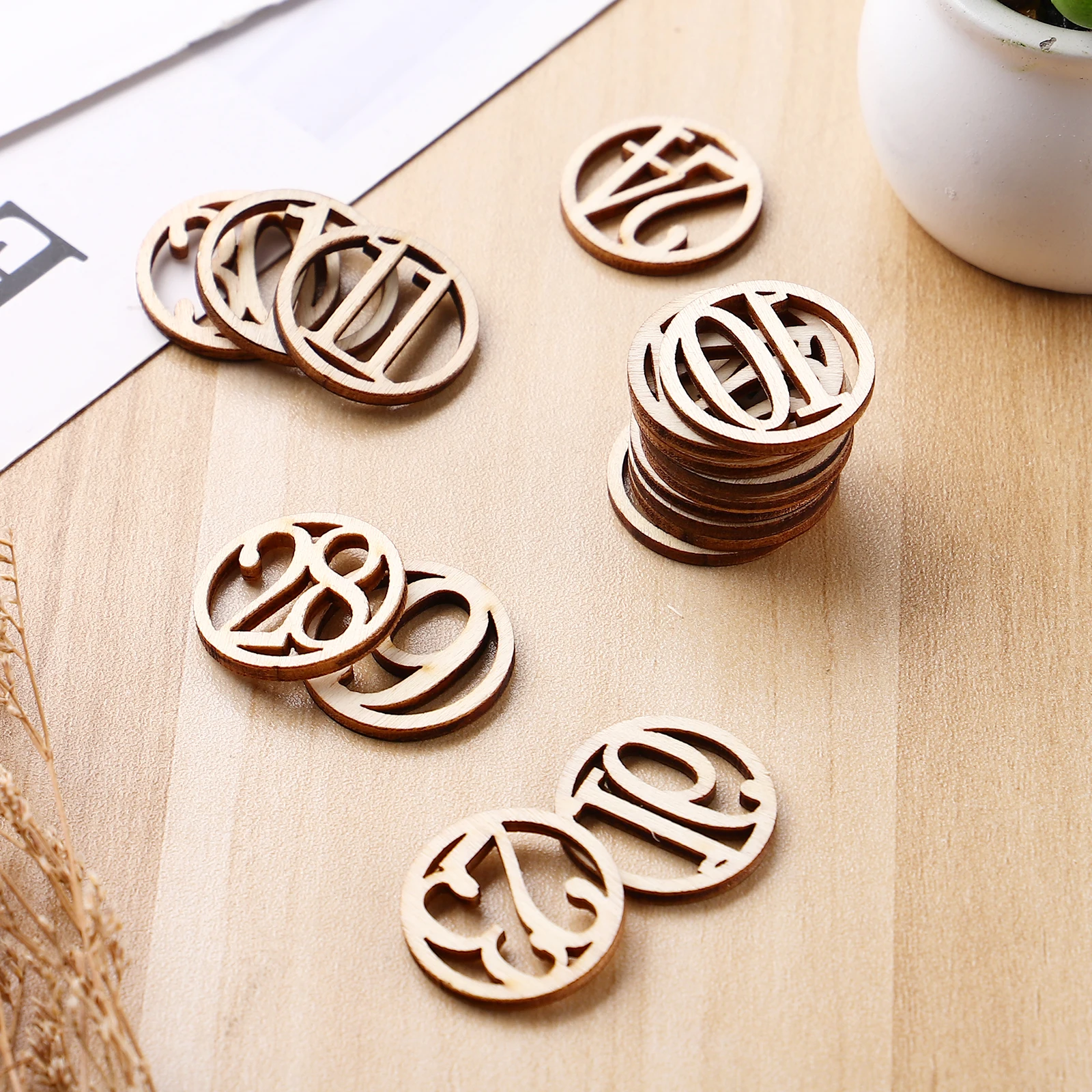 

30pcs Wooden Numbers Decorative Crafts Unfinished Slices Blank naments Natural Material Smooth Edges Christmas Party Home DIY