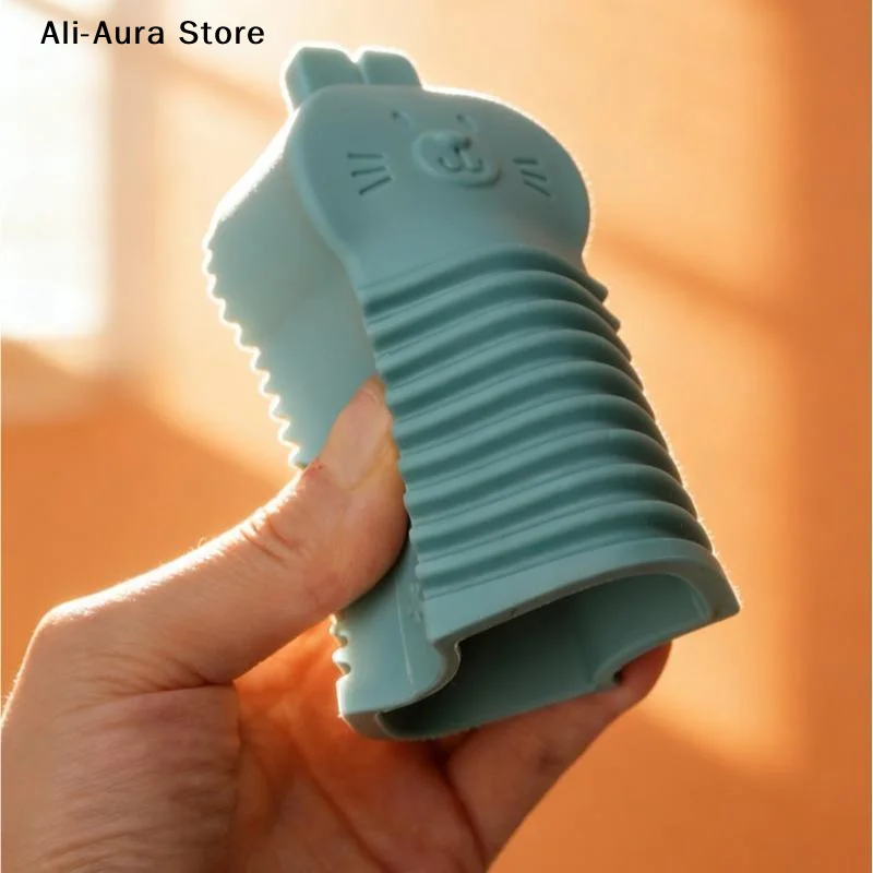 1Pcs Portable Rabbit Laundry Scrub Brush Hand-held Small Laundry Board Household Small Laundry Assistant Lazy Laundry Brush