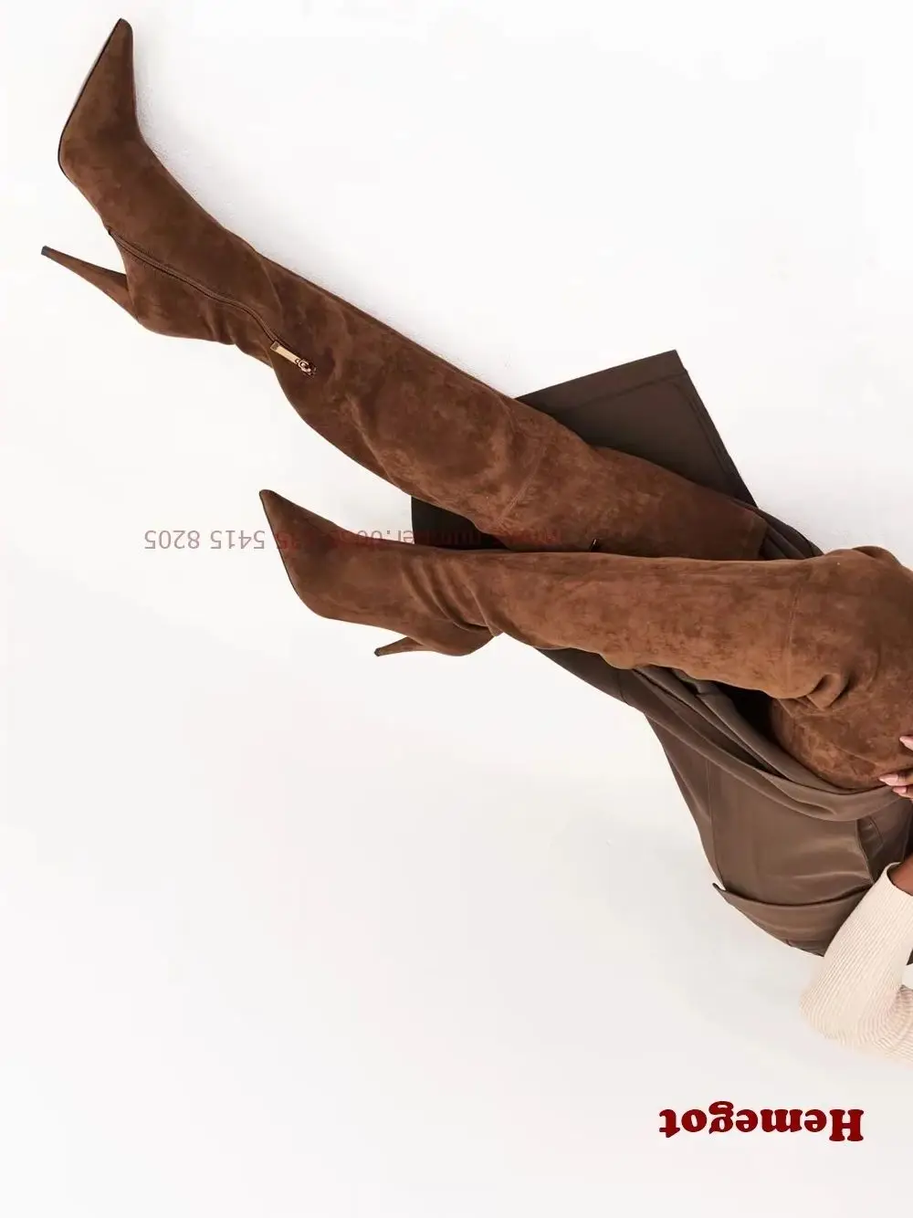 

Серые замшевые сапоги выше колена с острым носком и боковой молнией, эластичные носки, ботинки на тонком каблуке, зимняя теплая обувь для женщин, большие размеры 46