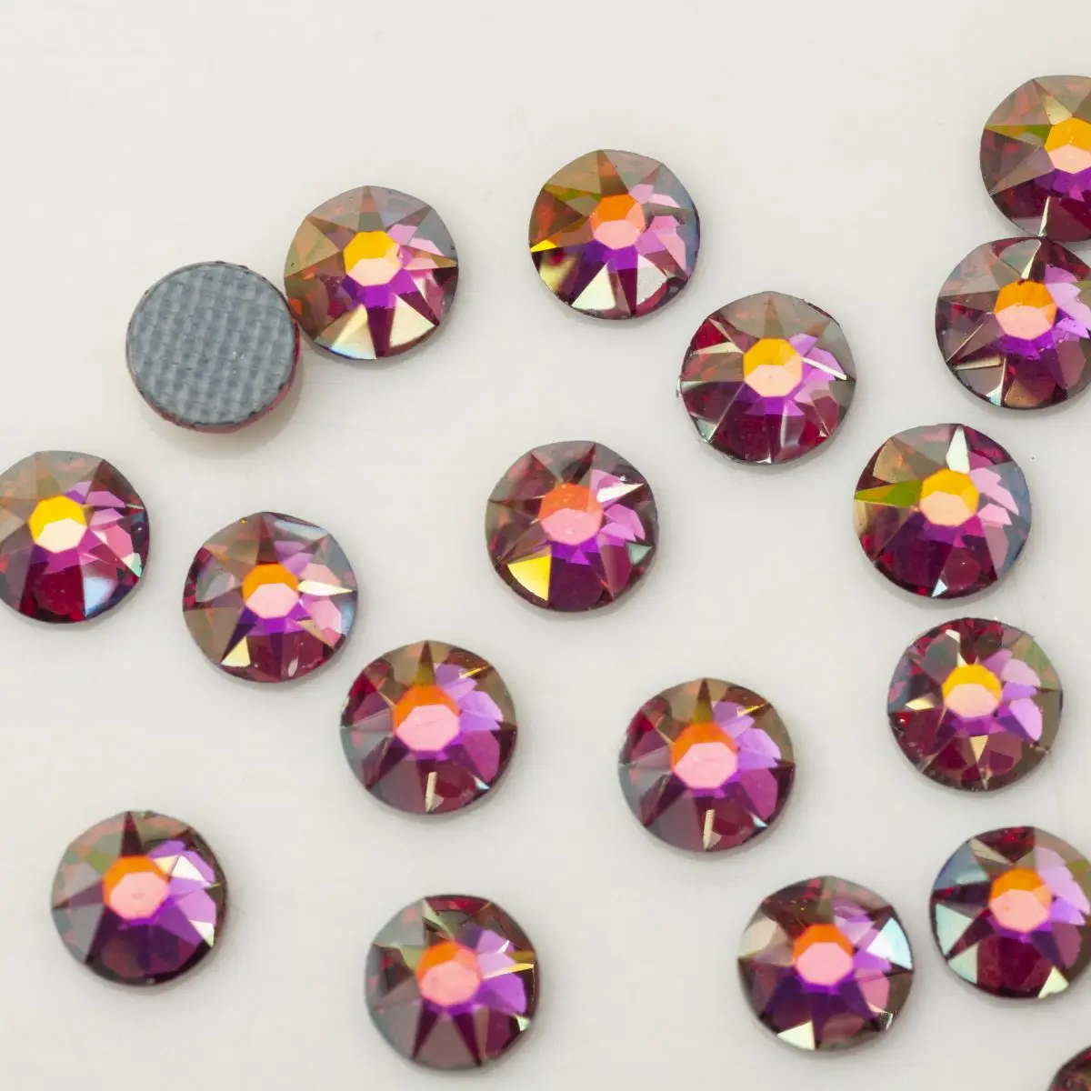 2088HF Xirius Hotfix Strasssteine in AB-Farben zum Aufbügeln auf Kleidung, Kristalle, Strass, Näharbeiten, DIY-Diamanten für Bekleidung und Handarbeiten – Detail 5