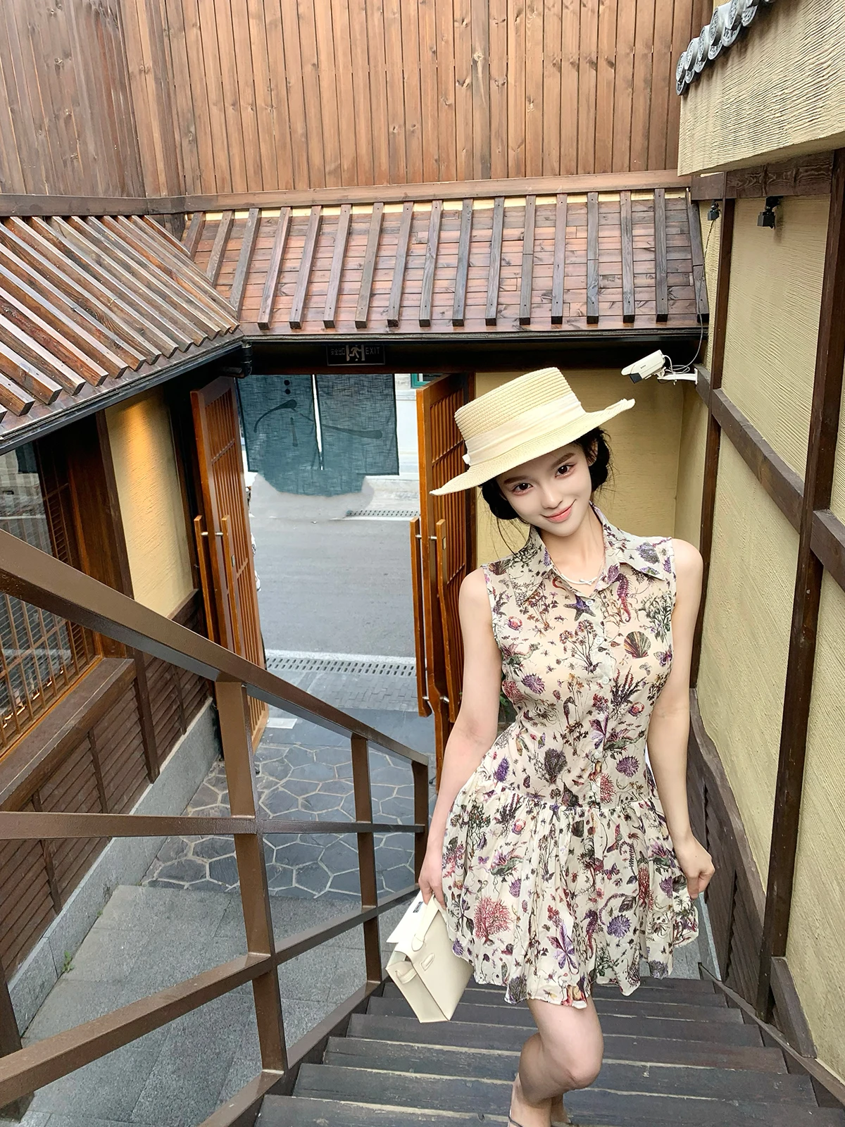 

Летнее повседневное платье для женщин с цветочным принтом, воротником-стойкой и одной пуговицей, модель GQ2505