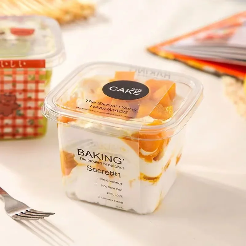 100 Stück Mousse-Becher mit Deckel – quadratische Einweg-PET-Dessertbecher für Pudding, Eiscreme-Mousse – Kuchenboxen aus Kunststoff, Partygeschenke