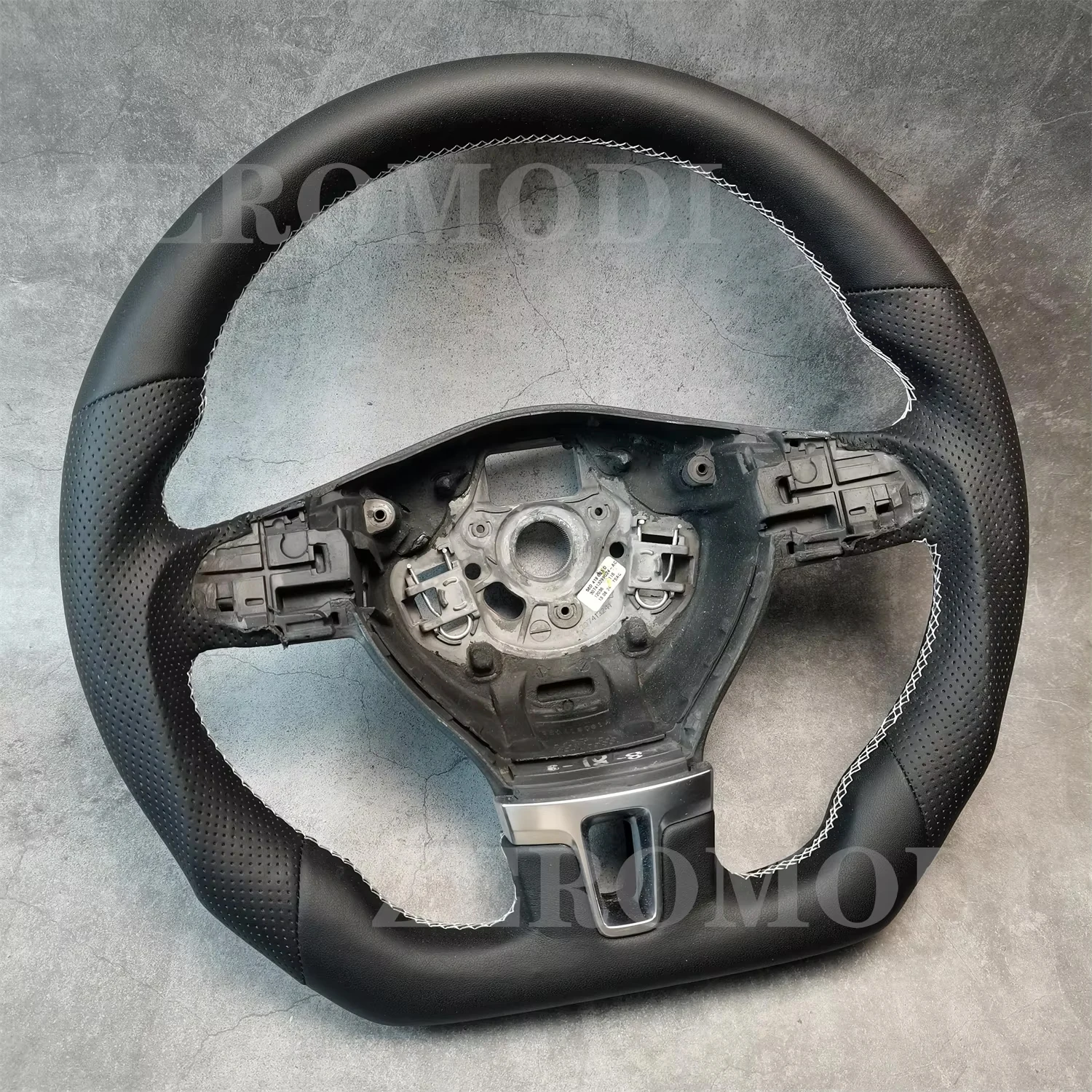 Replacement Steering Wheel with Leather for VW Volkswagen Tiguan Passat B7 Passat CC Touran Jetta Mk6