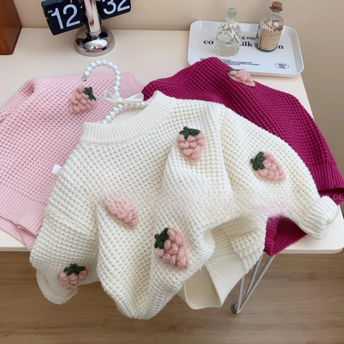 Spring and Autumn Girls Fashion Round Neck Knitted Sweater Little Girls Loose Top Coat Children Baby Strawberry Sweater