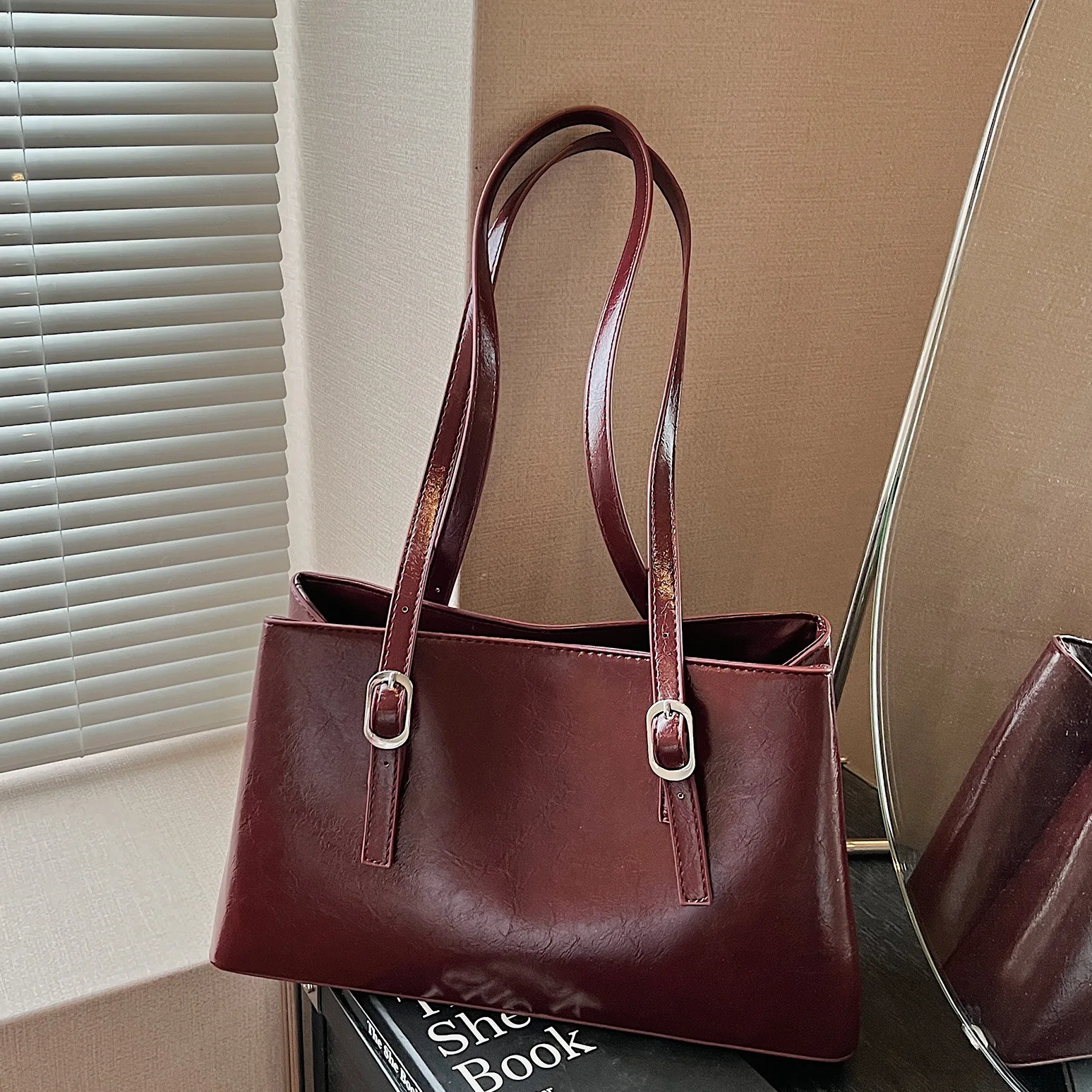 

New 2025 Vintage Spacious Underarm Bag for Women Minimalist Shoulder Handheld Purse Fashionable Handbag Gift