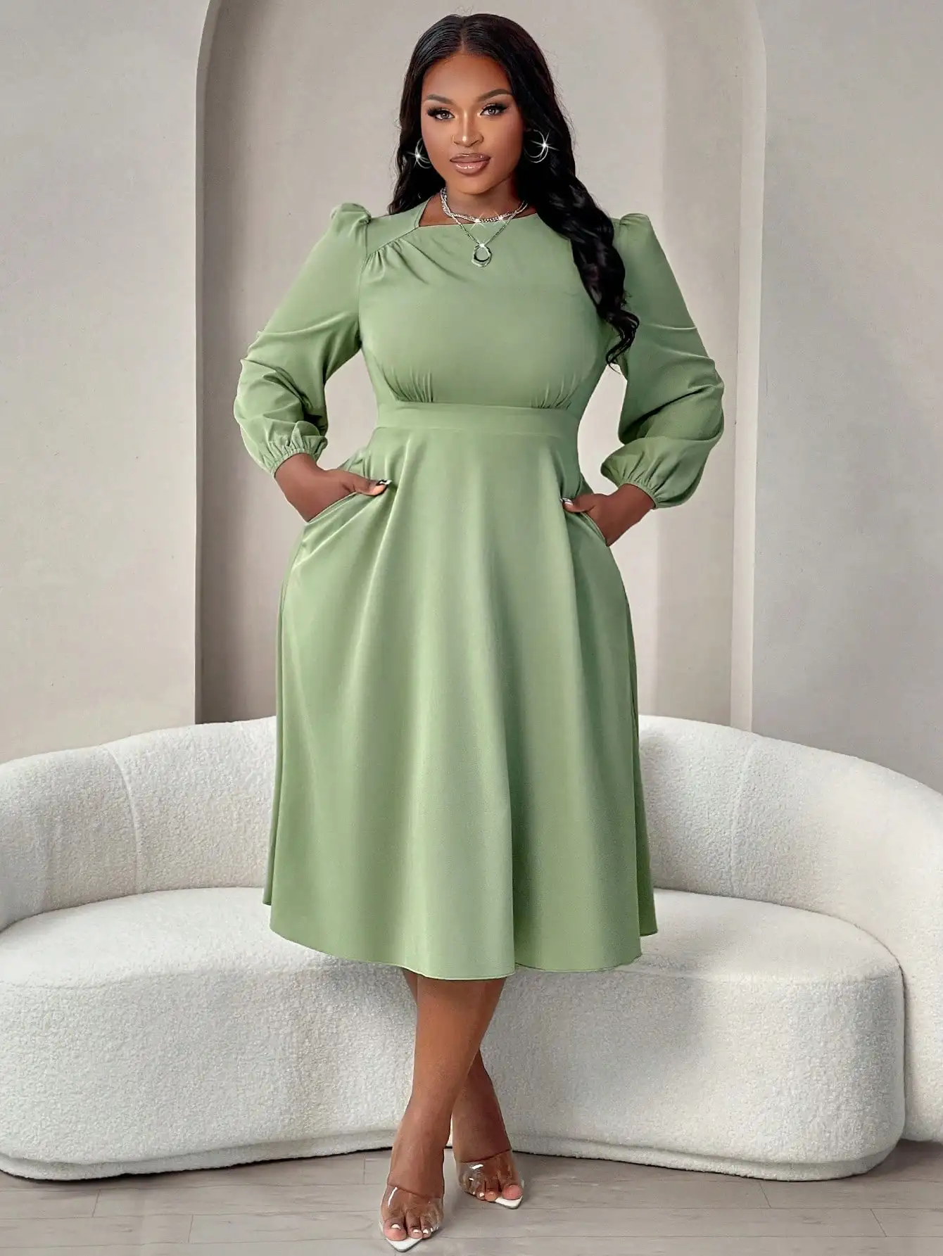 

Элегантное зеленое платье А-силуэта с длинными рукавами, пышными рукавами и карманами
