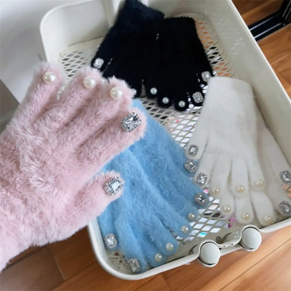 Kawaii Rhinestone Plush Knitted Gloves Pearl Nail Decoration Winter Velvet Gloves Wool Windproof Fluffy Mittens Ladies