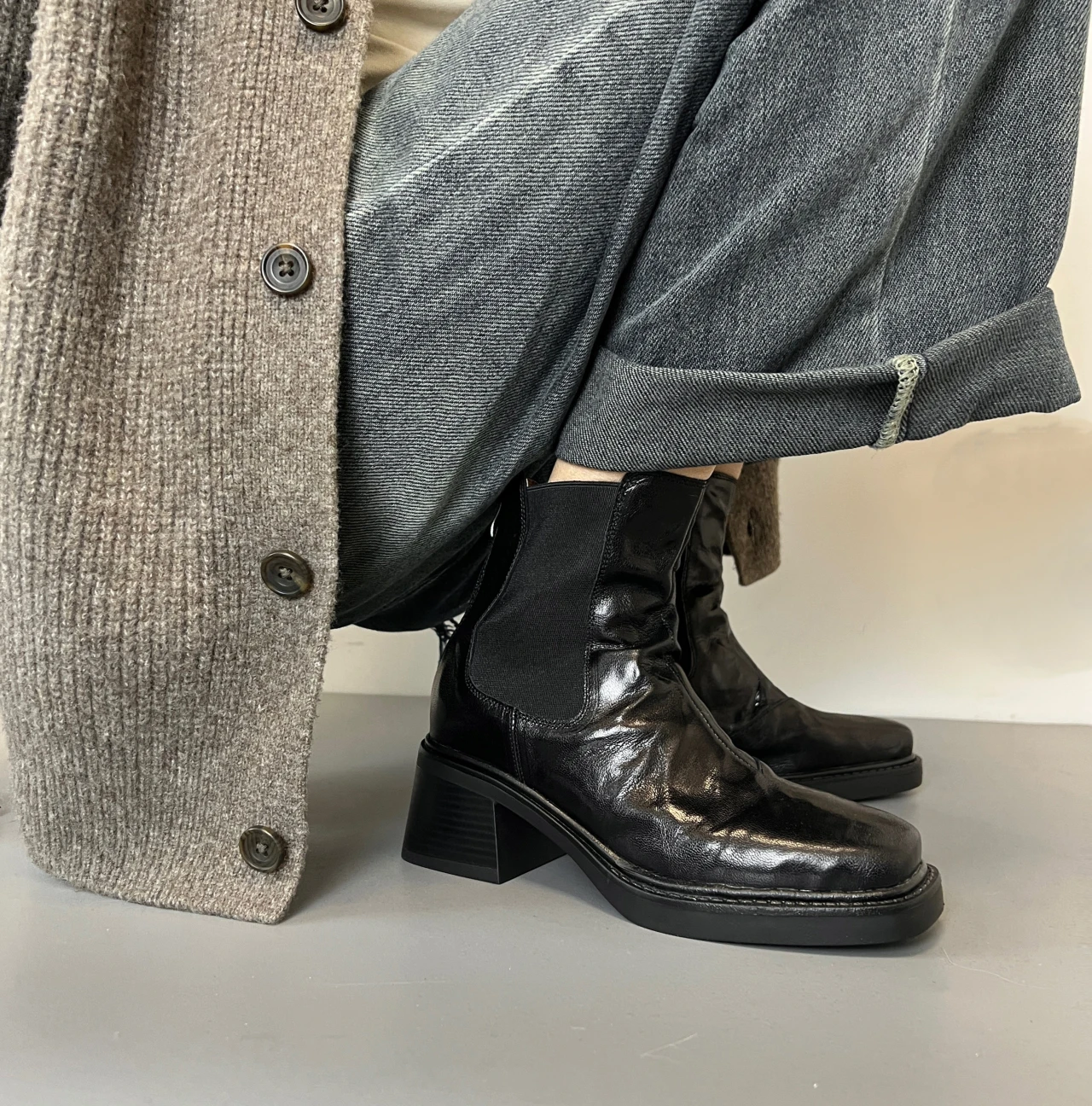 Solid Color Leather Women's Square Toe Ankle Boots Spring and Autumn Minimalist Zipper Design Retro Chelsea Women's Booties