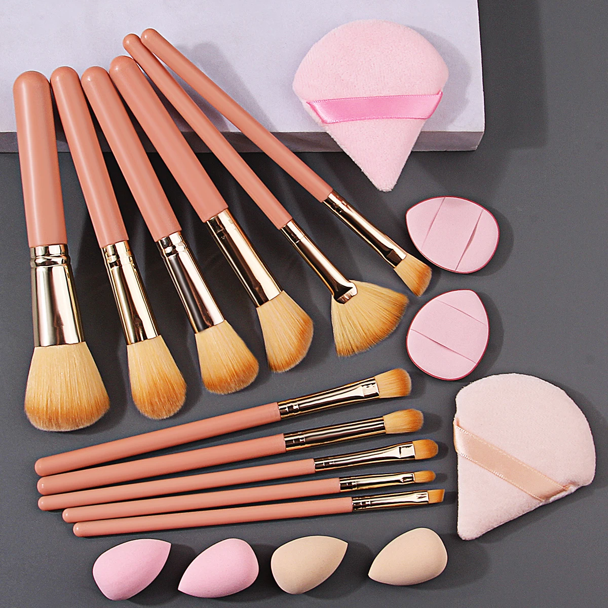19 STKS Zachte Blush Poeder Gezichtsmake-upborstel Set + massaal driehoekige Poederdons + Vingertop Poederdons/mini spons ei