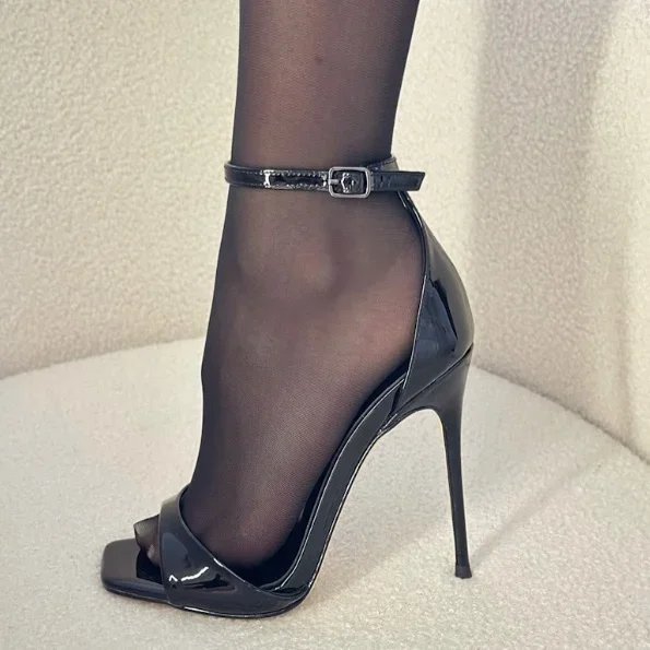 

Черные женские туфли на очень высоком каблуке с квадратной головкой и открытым носком на шпильке с пряжкой и ремешком, однотонные элегантные летние новые вечерние модельные туфли