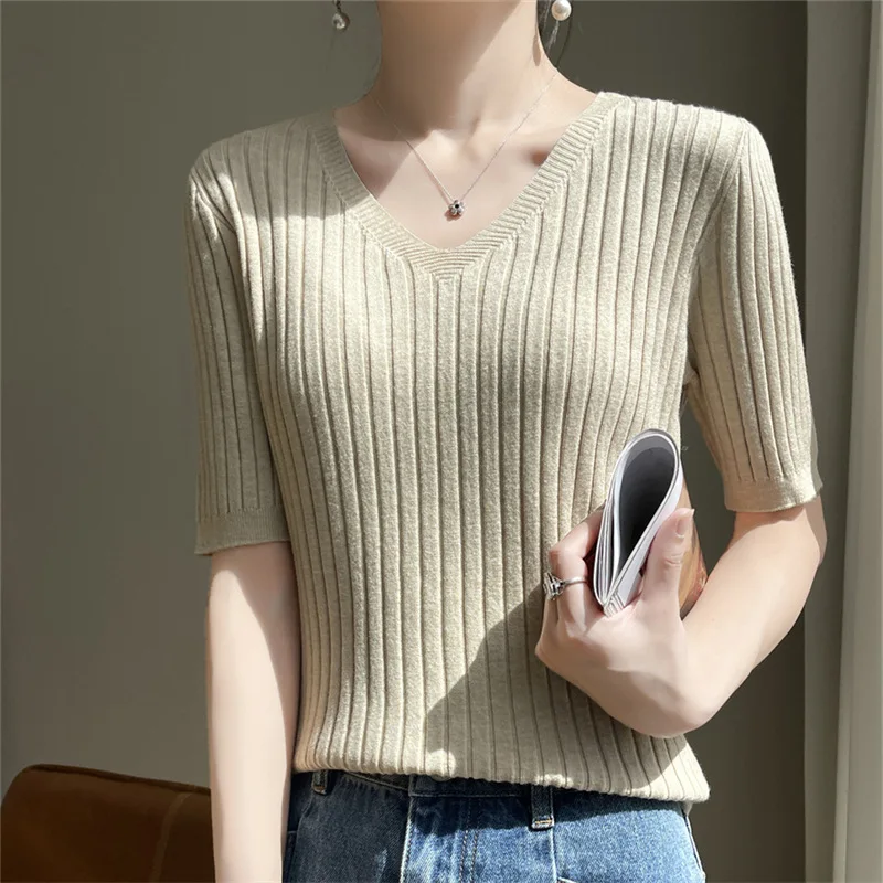 Knitted Short Sleeved T-shirt for Women\'s Summer Thin Sweater with A Slimming Design UnderneathHalf Sleeved Top