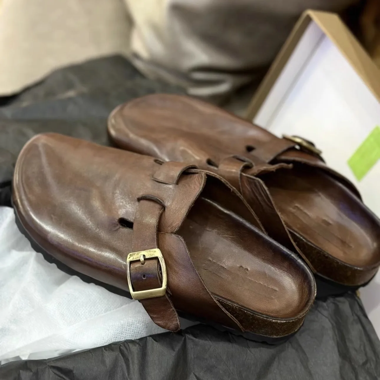 Women Leather Slippers with Toe Caps Casual Shallow Mouth Women Shoes Belt Buckle Design Flat Shoes for Outdoor Comfort Fashion view 3