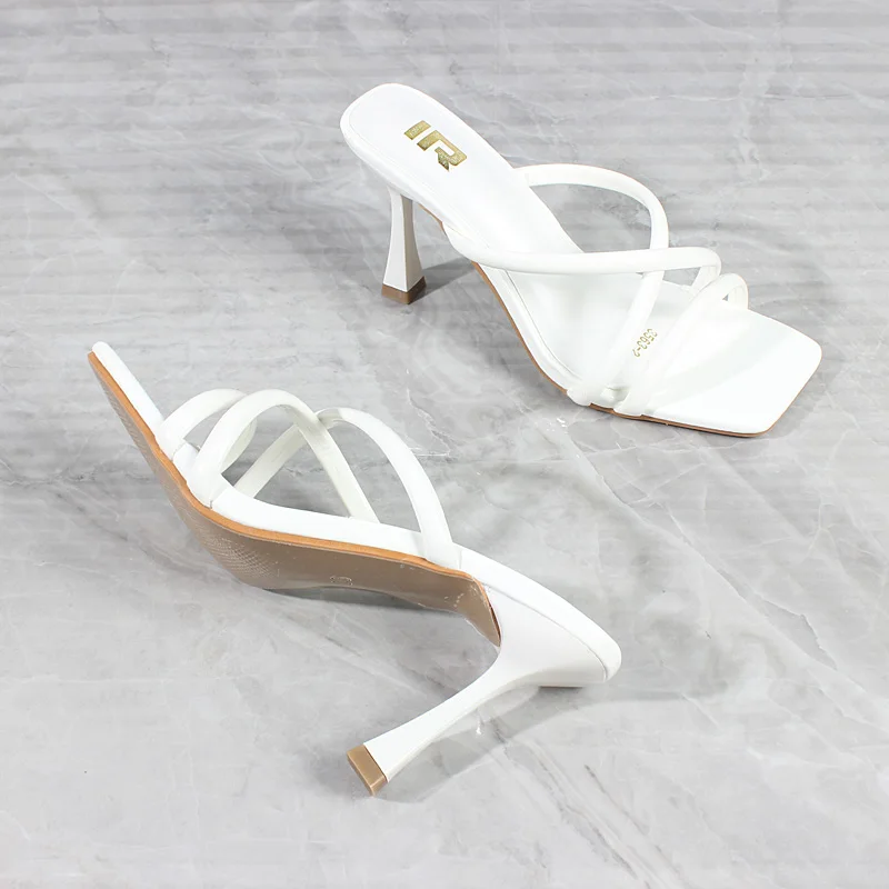 Rozmiar 42 Buty damskie 2024 Summer New White Patent Leather Cross Thin Strap Sandały na wysokim obcasie Moda Seksowne sandały damskie 9CM