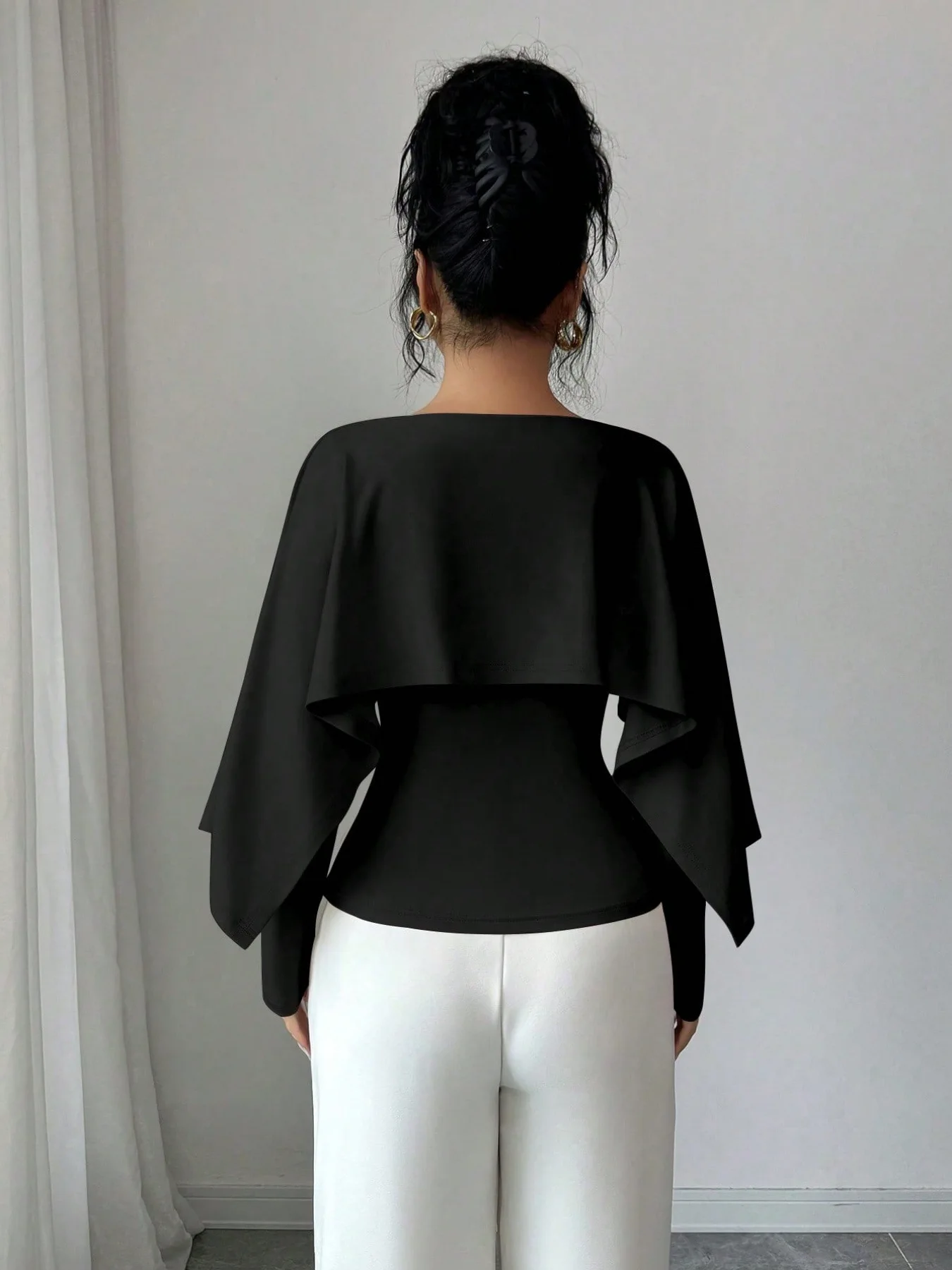 Elegante, schlanke, einfarbige Cape-Bluse für Damen, langärmelig, zweiteilig aussehend, figurbetont, schick, für Büro, Abend, Party, Dating, Alltag. – Detail 9